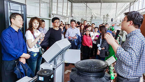 桃子视频APP黄下载技术专家为培训班介绍水肥一体化系统 桃子视频APP黄下载技术专家为培训班介绍水肥一体化系统