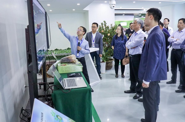 全国人大常委会副委员长丁仲礼莅临桃子视频APP黄下载考察调研 全国人大常委会副委员长丁仲礼莅临桃子视频APP黄下载考察调研
