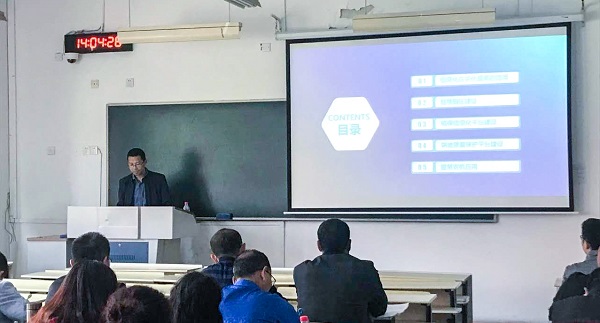 桃子视频APP黄下载营销中心副总监龙捷频为培训班作内容讲解 桃子视频APP黄下载营销中心副总监龙捷频为培训班作内容讲解