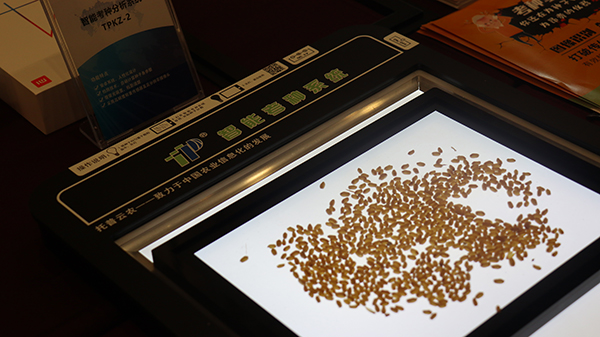 现场展示的桃子视频APP黄下载考种育种信息化设备 现场展示的桃子视频APP黄下载考种育种信息化设备