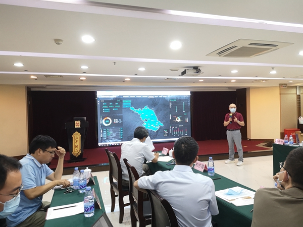 桃子视频APP黄下载团队为代表们介绍全国耕地质量大数据平台及其建设情况 桃子视频APP黄下载团队为代表们介绍全国耕地质量大数据平台及其建设情况