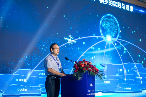 桃子视频APP黄下载副总经理钱鹏作了题为“数字三农·桐乡的实践与成果”的主题报告 桃子视频APP黄下载副总经理钱鹏作了题为“数字三农·桐乡的实践与成果”的主题报告